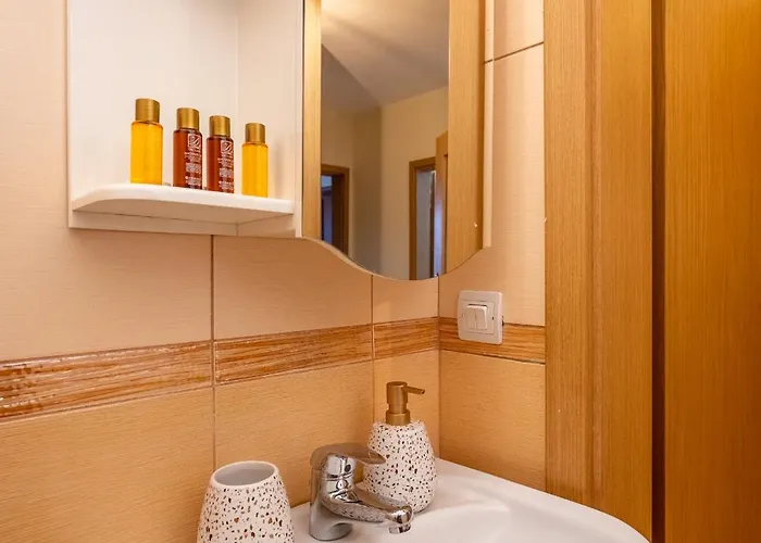 Premium Comfy 2bdr - Free Parking - Fast Wi-fi