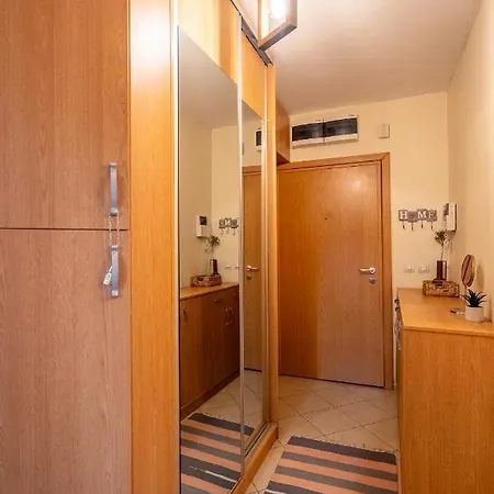 Premium Comfy 2bdr - Free Parking - Fast Wi-fi