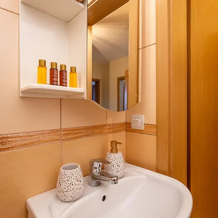 Premium Comfy 2bdr - Free Parking - Fast Wi-fi