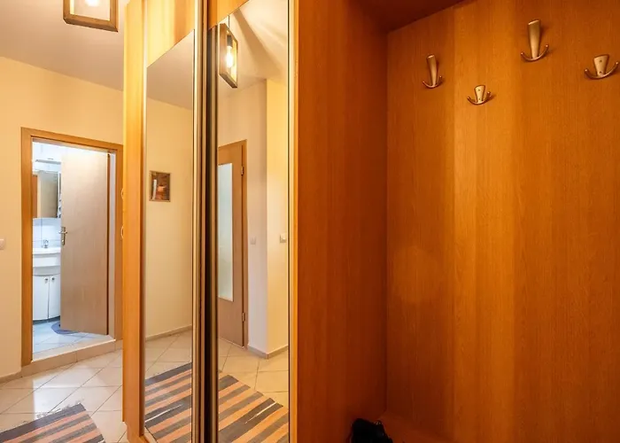 Apartman Premium Comfy 2bdr - Free Parking - Fast Wi-fi