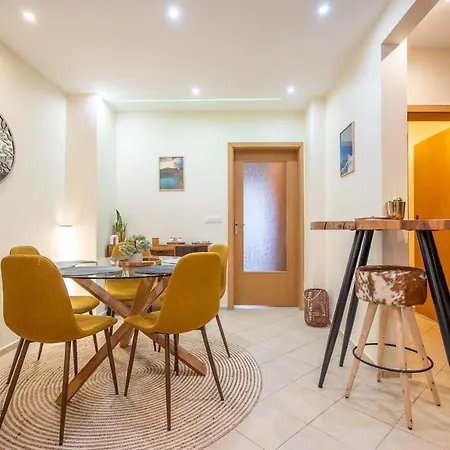Апартамент Premium Comfy 2bdr - Free Parking - Fast Wi-fi *