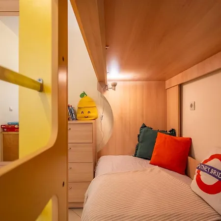 Апартамент Premium Comfy 2bdr - Free Parking - Fast Wi-fi *