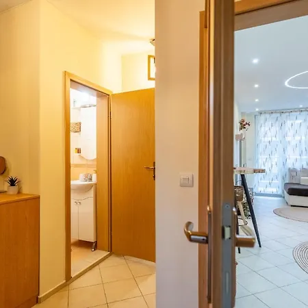 Premium Comfy 2bdr - Free Parking - Fast Wi-fi *