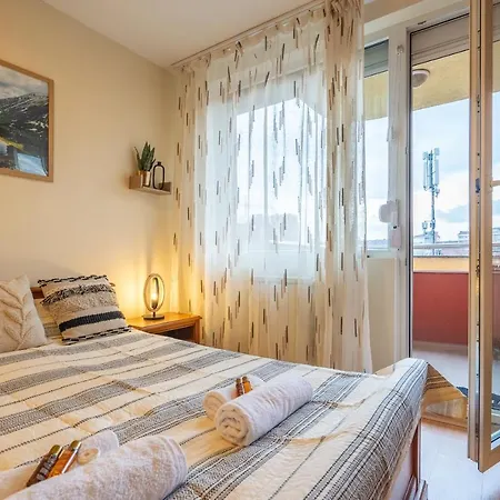 Premium Comfy 2bdr - Free Parking - Fast Wi-fi Апартамент София