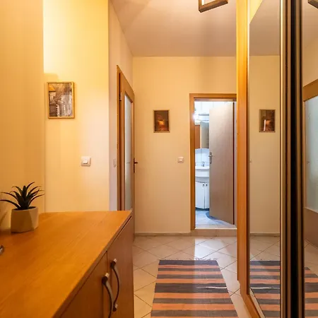 Premium Comfy 2bdr - Free Parking - Fast Wi-fi