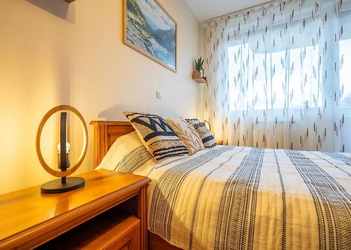 Premium Comfy 2bdr - Free Parking - Fast Wi-fi