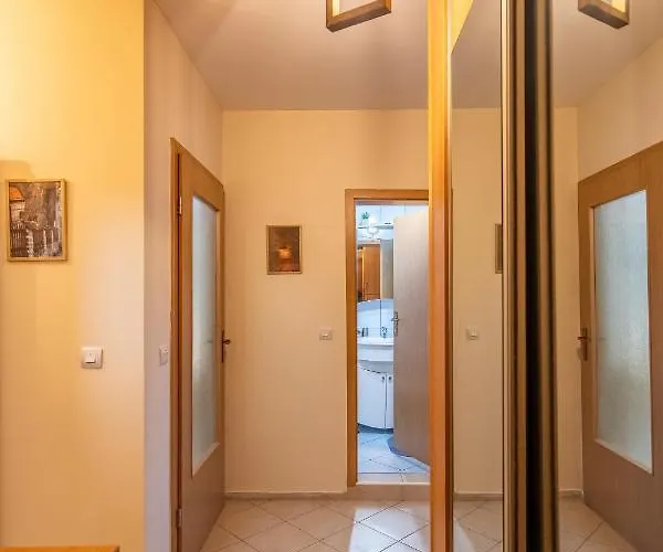 Premium Comfy 2bdr - Free Parking - Fast Wi-fi Апартамент