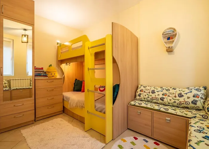 Premium Comfy 2bdr - Free Parking - Fast Wi-fi Διαμέρισμα *