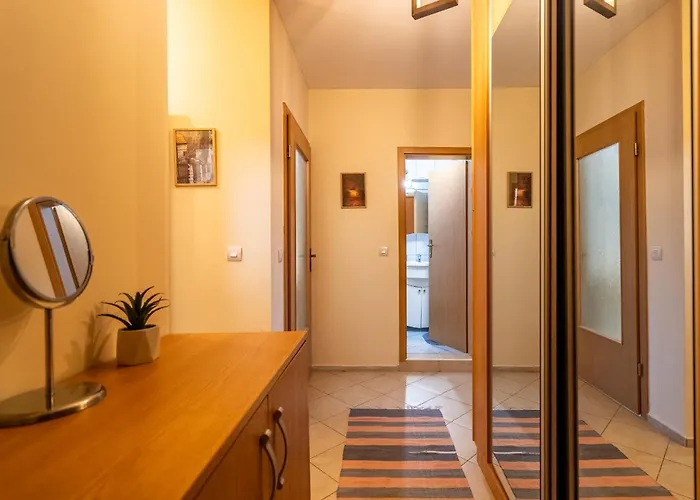 Premium Comfy 2bdr - Free Parking - Fast Wi-fi