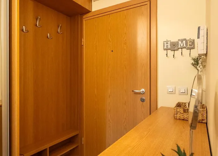 Premium Comfy 2bdr - Free Parking - Fast Wi-fi Апартамент