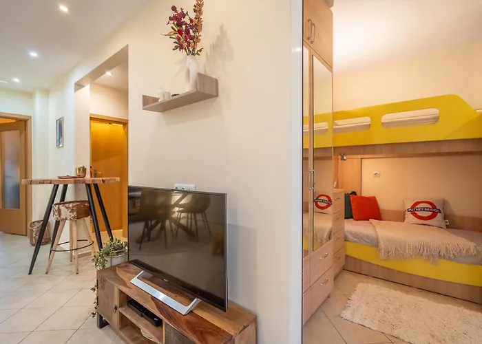 Premium Comfy 2bdr - Free Parking - Fast Wi-fi *