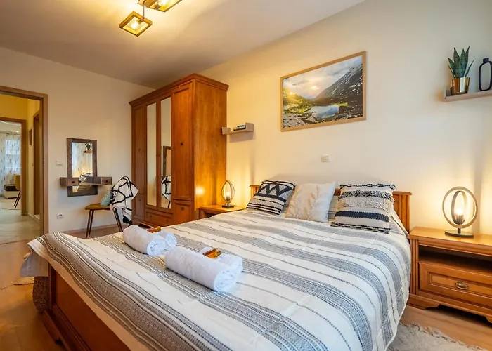 Premium Comfy 2bdr - Free Parking - Fast Wi-fi