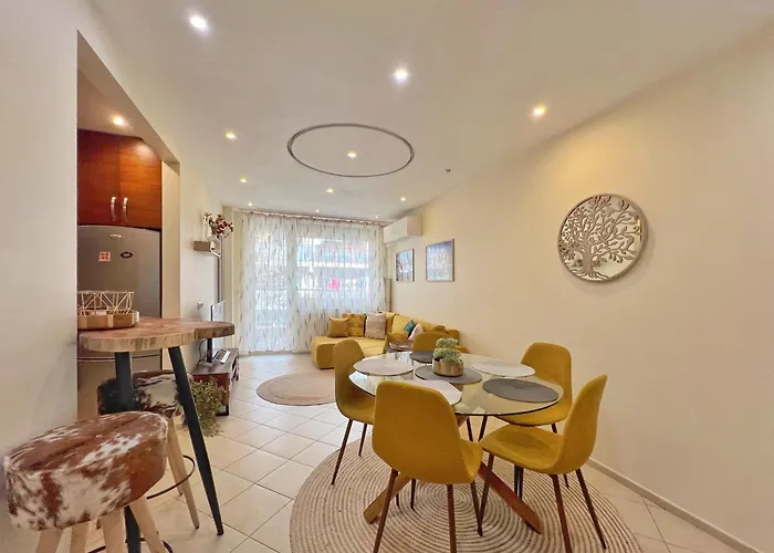 Premium Comfy 2bdr - Free Parking - Fast Wi-fi Διαμέρισμα *