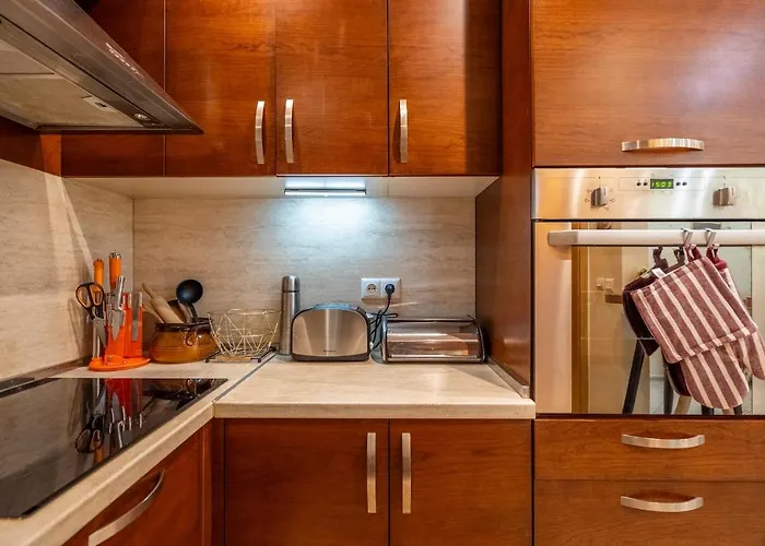 Premium Comfy 2bdr - Free Parking - Fast Wi-fi